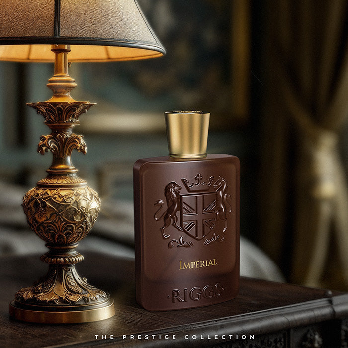 Riggs London Imperial Flakon neben einer Lampe, mit der Unterschrift "The Prestige Collection"