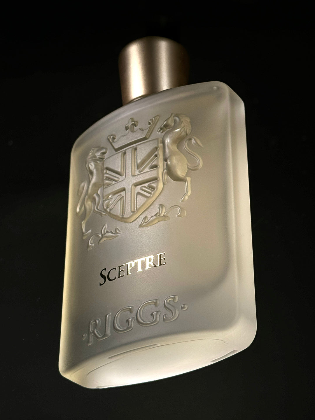 Sceptre Flakon mit schwarzem Hintergrund